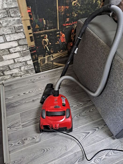 Продам пылесос 1600w
