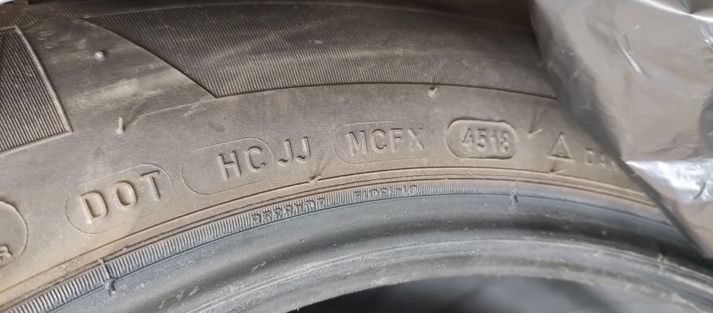 Всесезонни автомобилни гуми Continental и Michelin 235/55/17