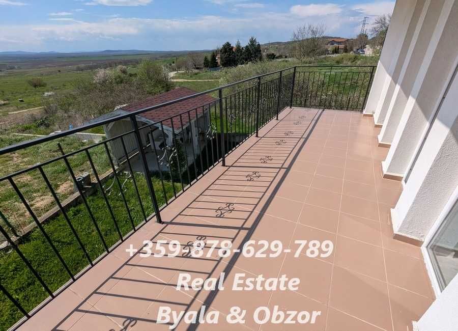 Просторен двустаен апоартамент с 2 бани и с голяма тераса