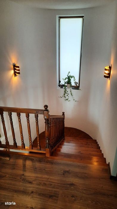 Casă spațioasă, 4 dormitoare, 1.514 mp teren, garaj | zonă centrală
