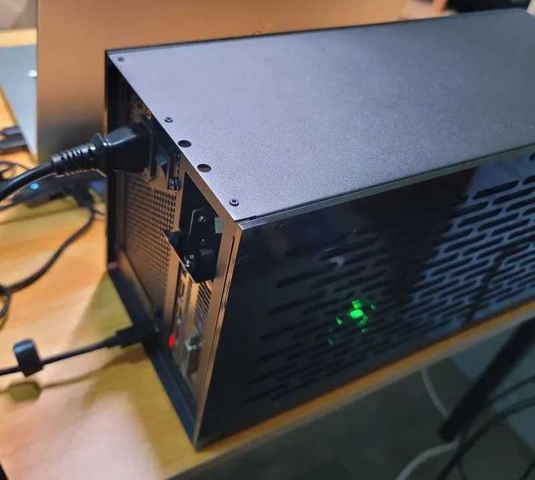 Продавам външно GPU за Thunderbolt 3/4 с ASUS TUF 4070ti видеокарта