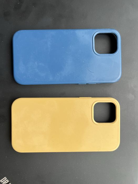 Два калъфа за iPhone 12