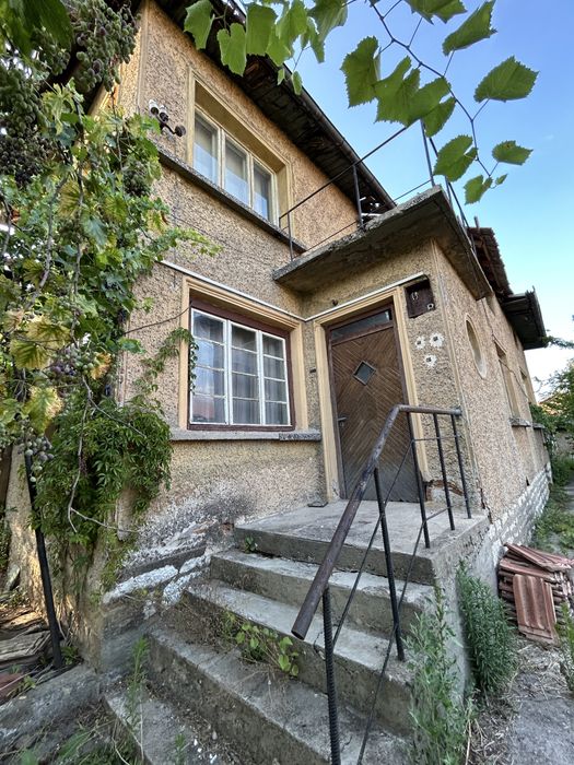 Продава се Къща в Луковит - 250 кв.м за 180 €/кв.м - Снимка #1