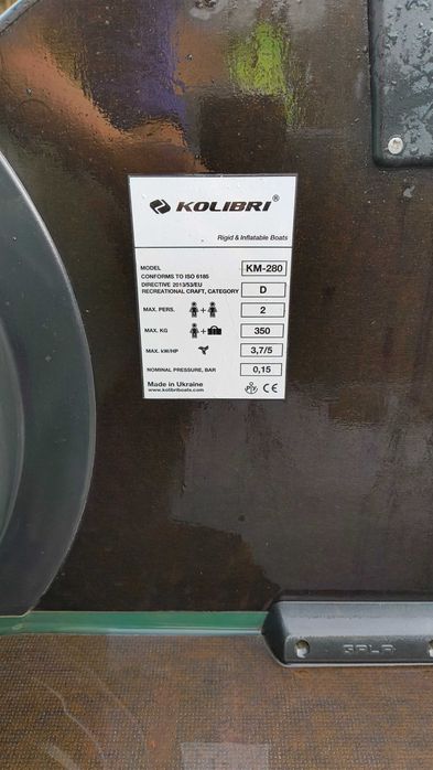 Vând barcă gonflabilă Kolibri KM 280 cu podină full tego