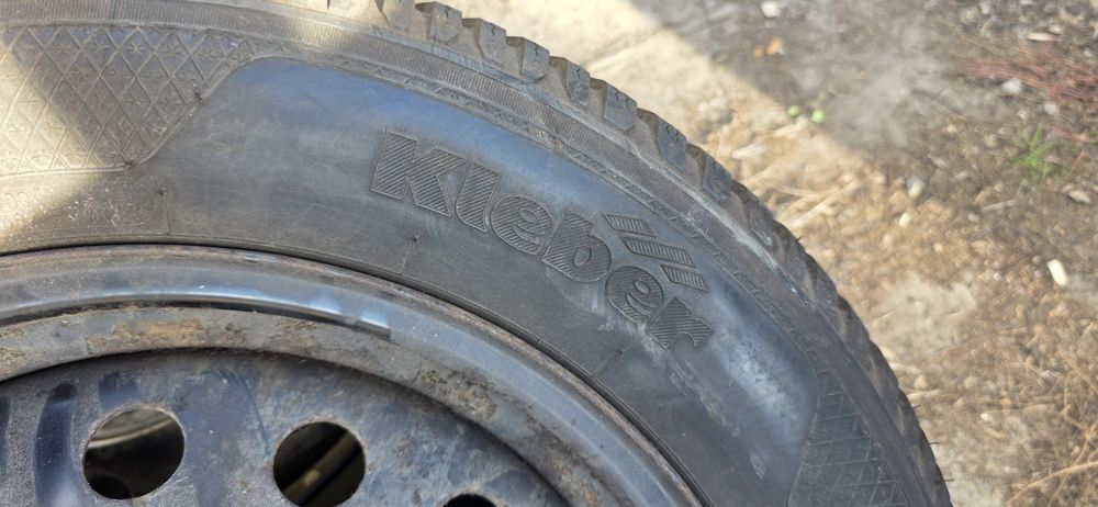 Гуми 2бр 205/60/16 - 1бр  - 89лв