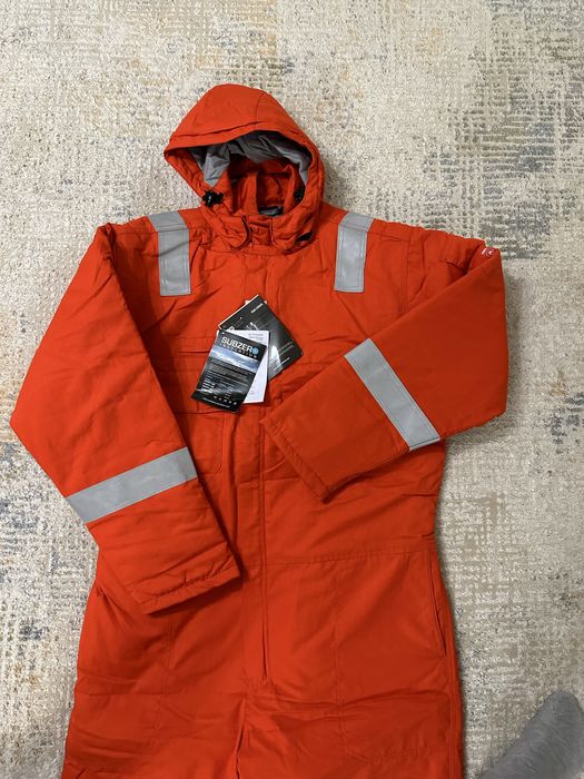 Продаю зимний комбинезон, размер 52.