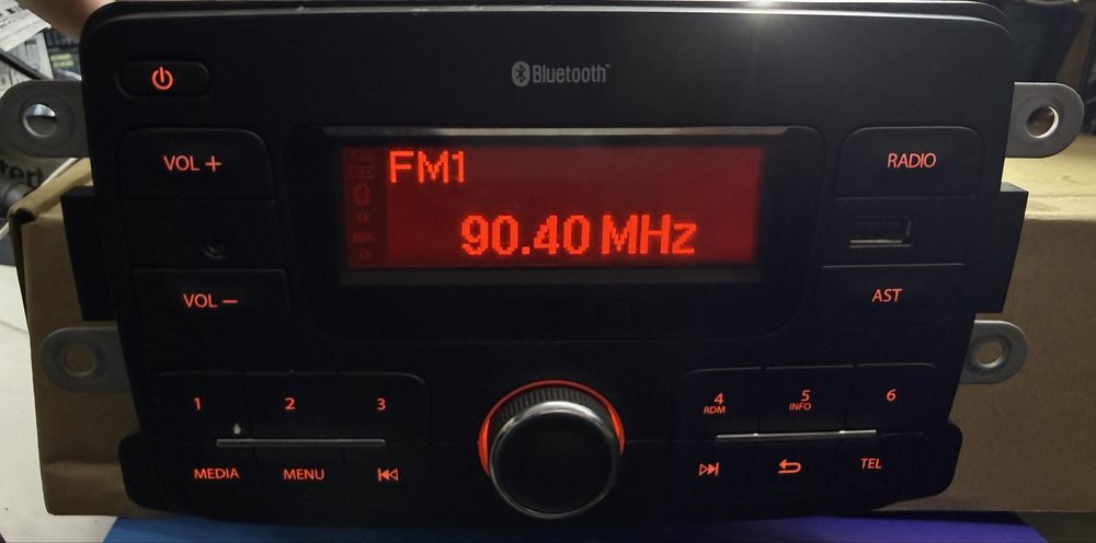 Radio Auto CD Casetofon Dacia Logan Renault Duster Dokker Bluetooth