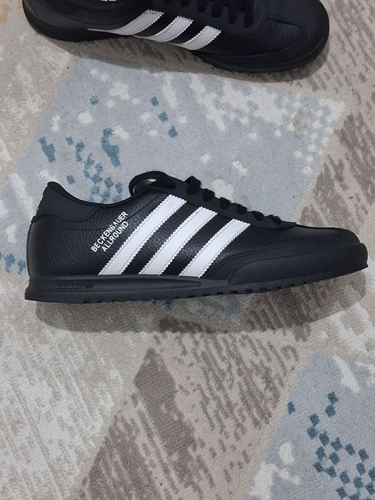 Кроссовки адидас