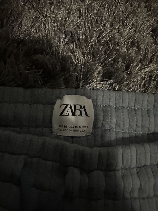 Vand pantaloni Zara noi