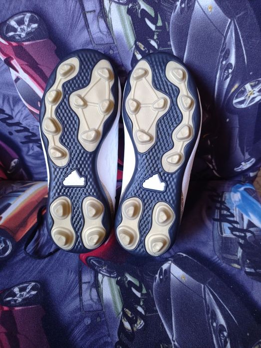 Продам футбольные  бутсы