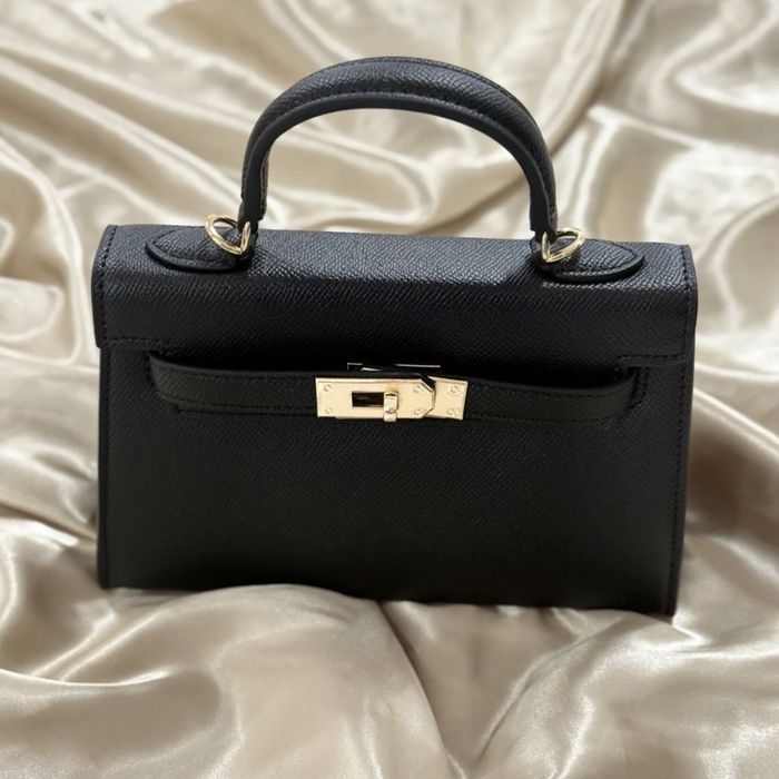 Две чанти Hermes-бяла и черна , продават се отделно