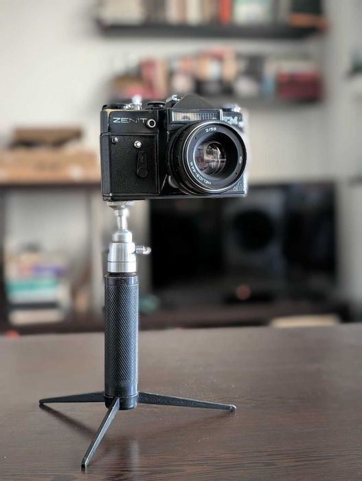 Лентов фотоапарат Zenit EM