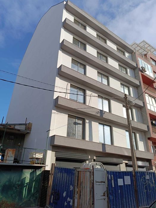 Тристаен апартамент Широк център 98 м2