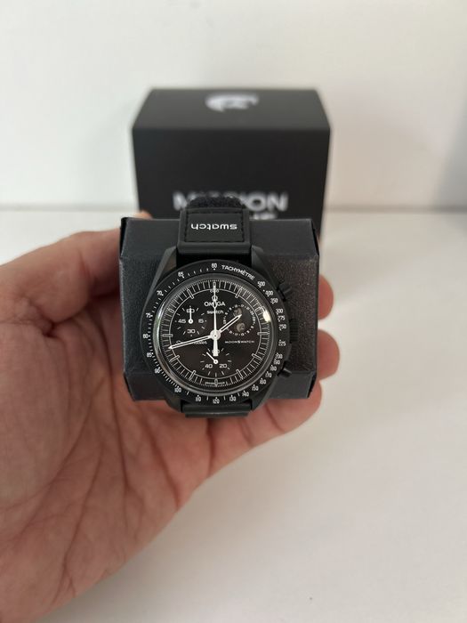 Omega x Swatch Moon Phase Full Moon  Snoopy Edition. Nou in cutie!
