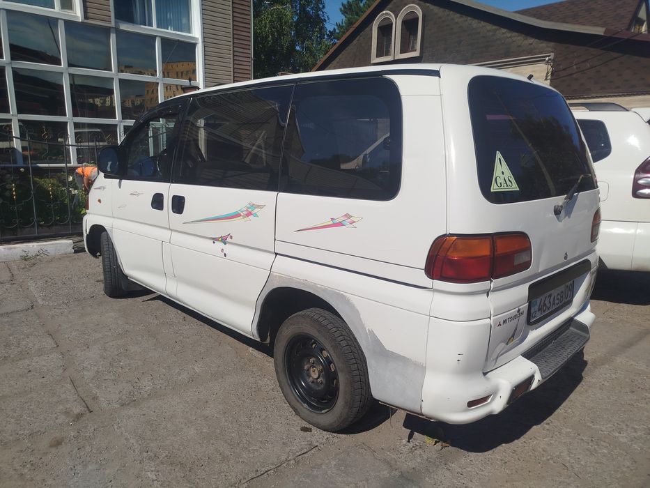 Минивэн Mitsubishi Space gear газ- бензин