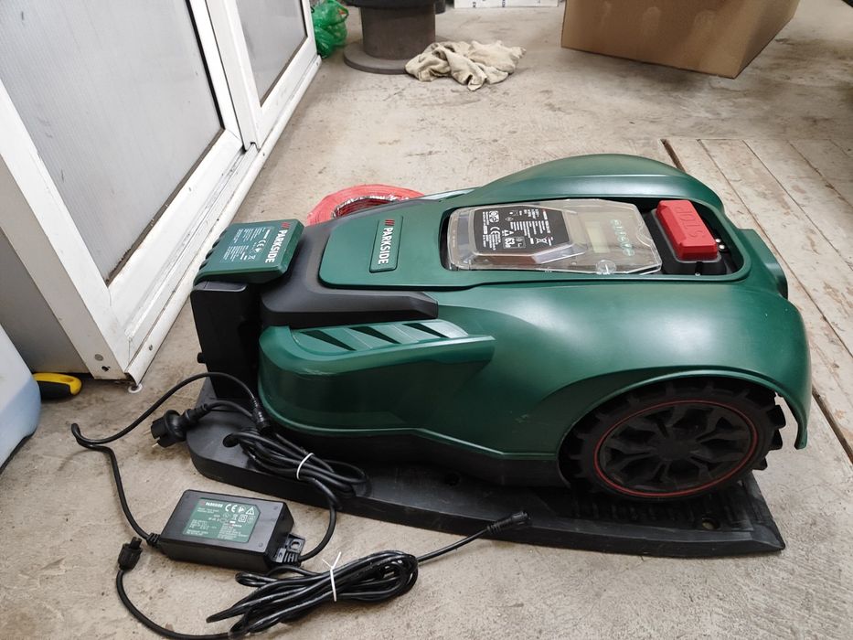 Робот косачка Parkside