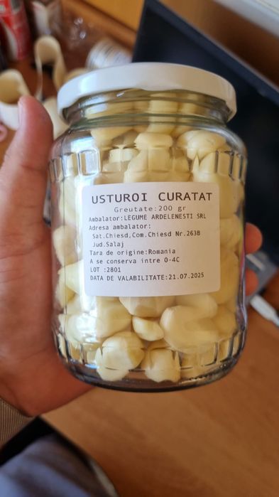Vând usturoi curatat
