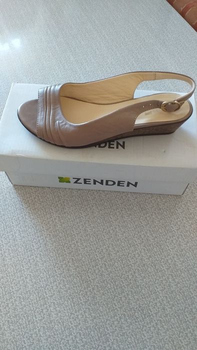 Продам обувь новая