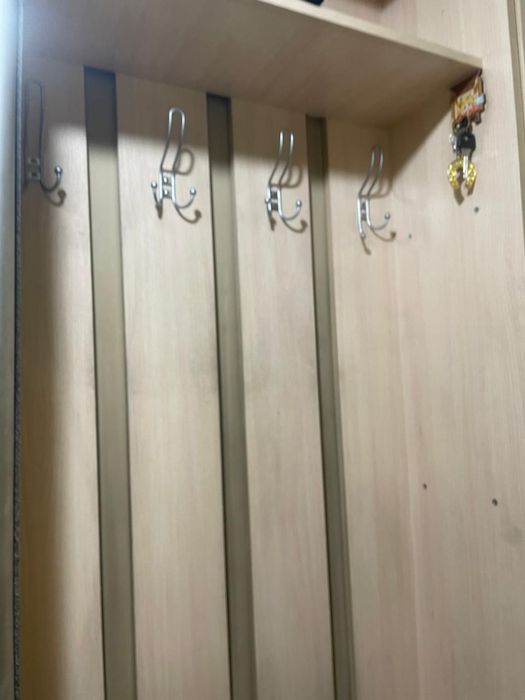 Продам прихожую  шкаф