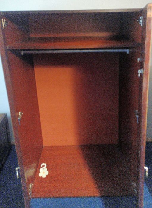 Подарявам легло и другите мебели на снимките