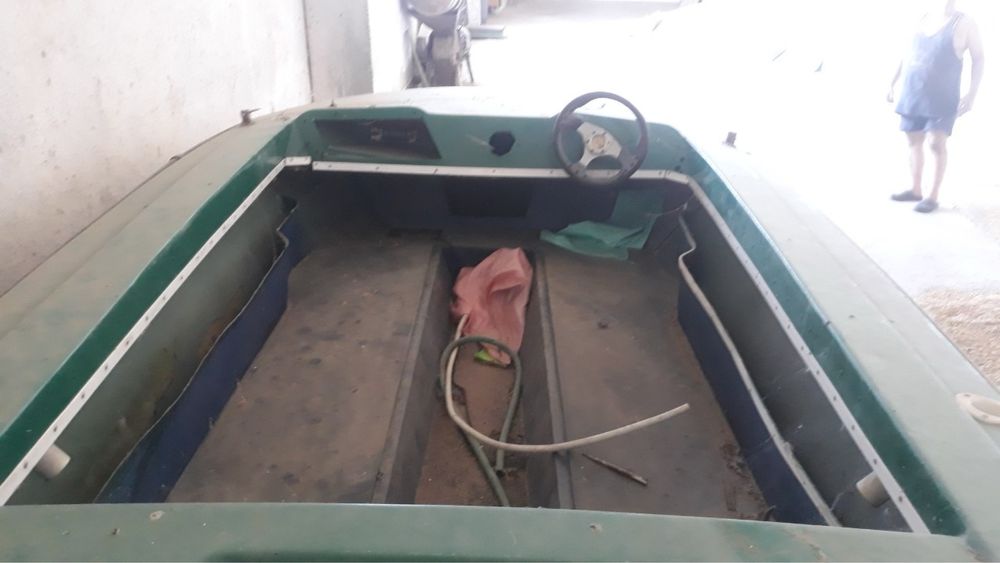 Продавм лодка произход англия