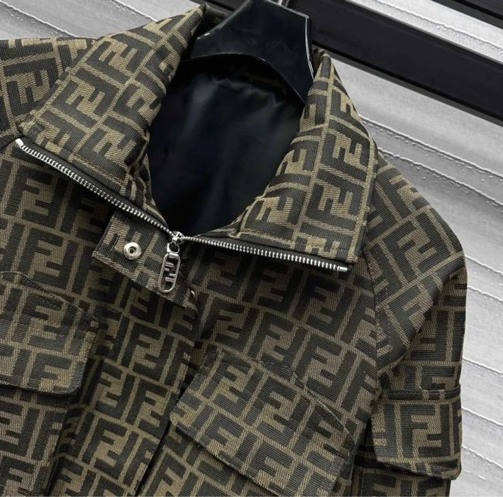 Продам новую ветровку