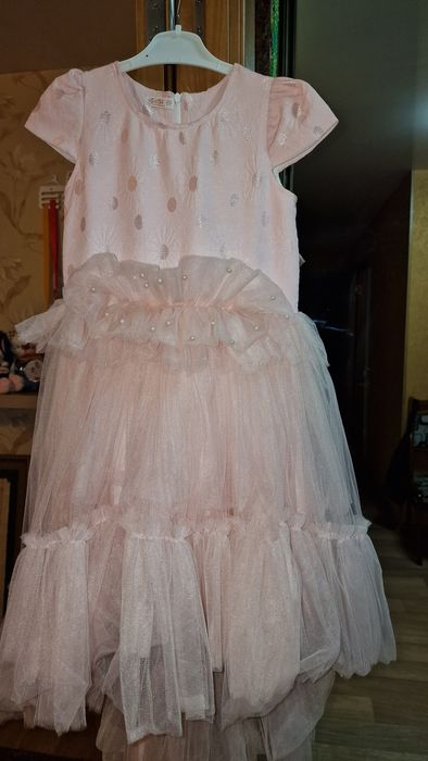 Продаётся детское платье.