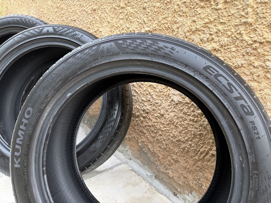Kumho Ecsta 225/45R17