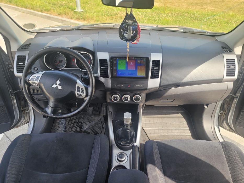 Vând Mitsubishi Outlander ll