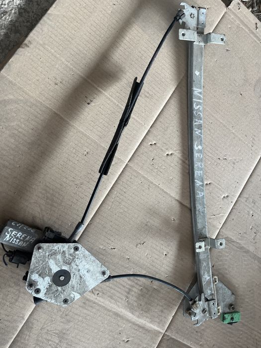 Стеклоподьемник Ниссан Сирена