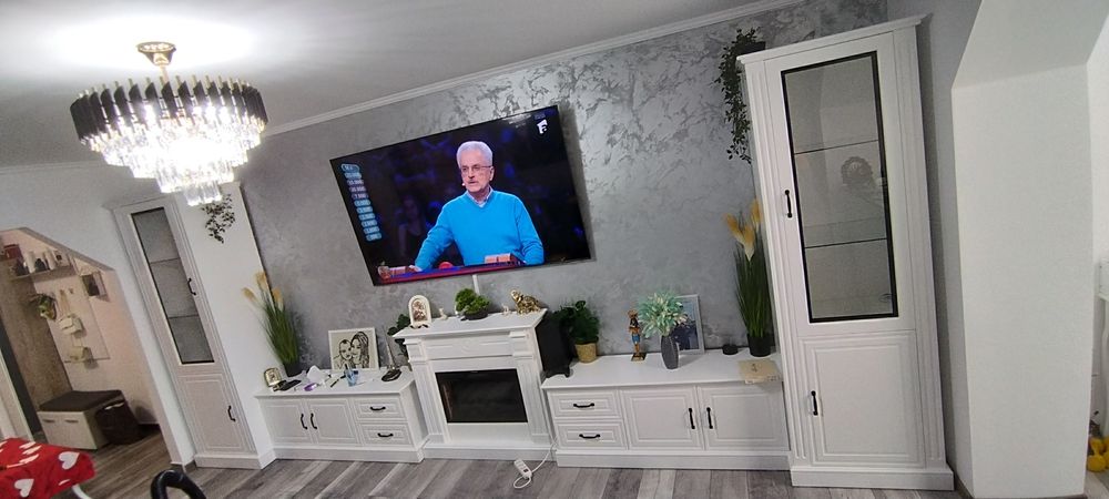 Fac   și  vând  mobilier bucătărie  baie    dresing  living.