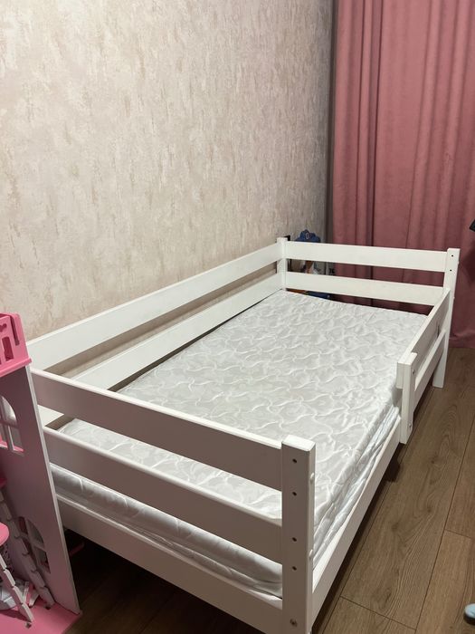 Детская кровать белая