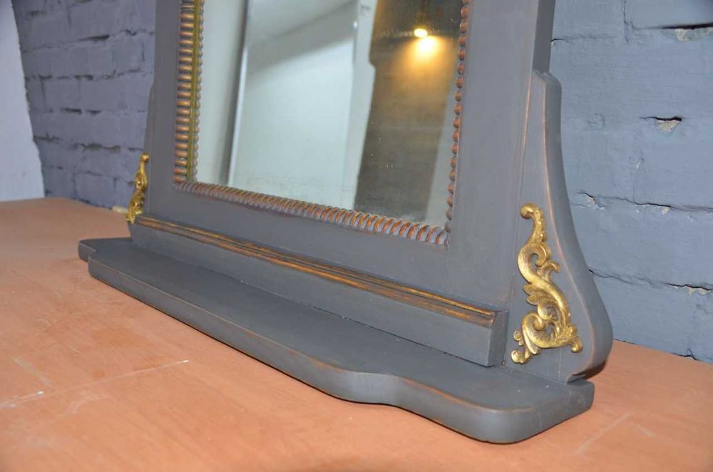 Зеркало винтажное в деревянной раме.