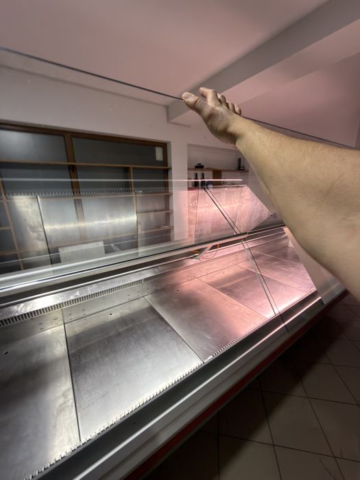 Vitrina Linde 380 cm lungime - mezeluri, lactate - FARA AGREGAT