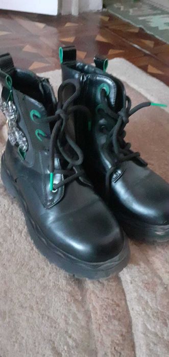 Продам весенние сапоги 34, 35 и 38 размеры