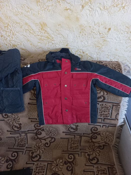 Продам детскую куртка на мальчика