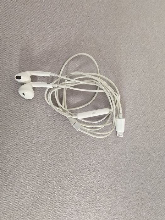Căști Apple cu mufă lightning