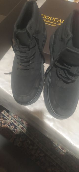 Продаются кроссовки