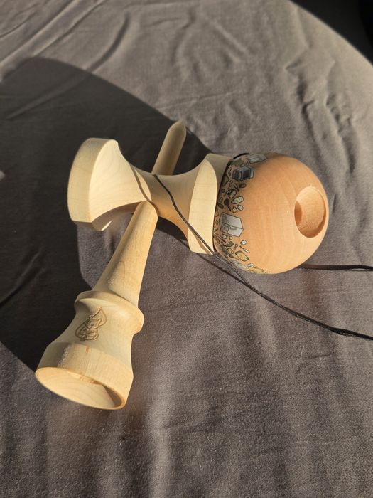 Kendama Erraticsquirrel Alb