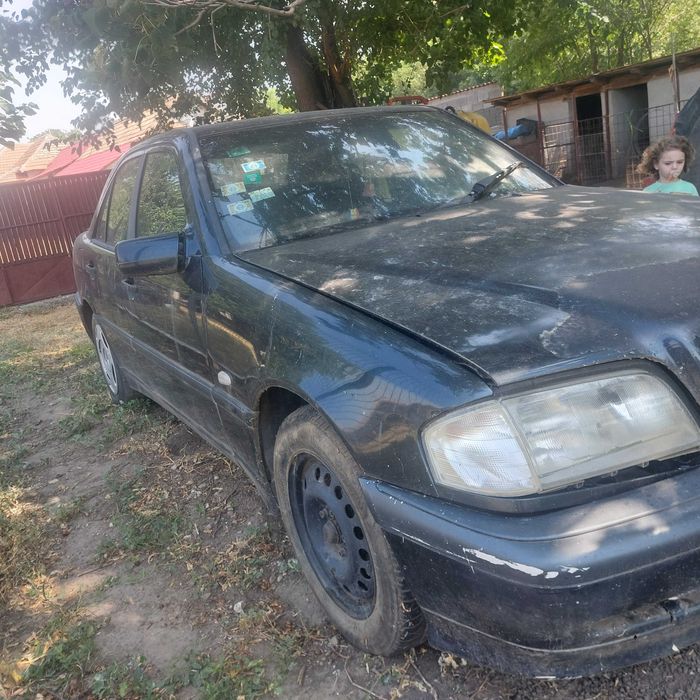 Dezmembrez Mercedes 200 Kompressor