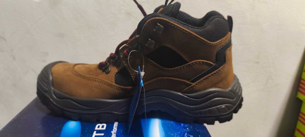 Продавам нови италиански  работни обувки Safety gogger, Panda и др