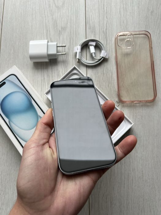 • Iphone  15 • BATERIE 100%  •