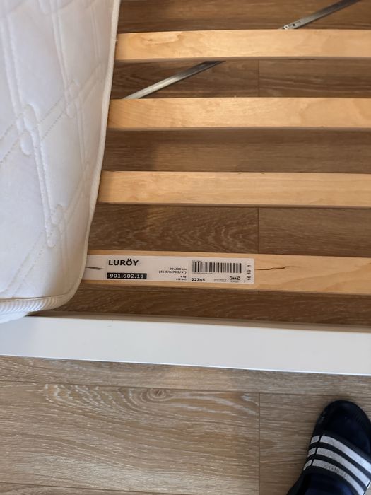 Pat IKEA MALM 90x200 cm, alb, cu somieră și saltea