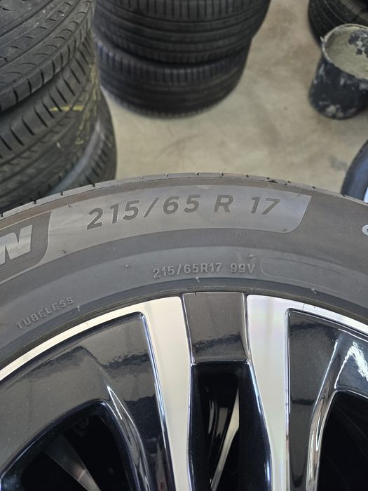 4 Броя 215/65/17 Michelin 2x6,5mm 2x5,8mm
