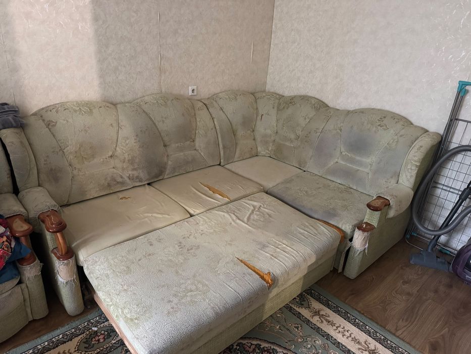 Угловой зальный диван