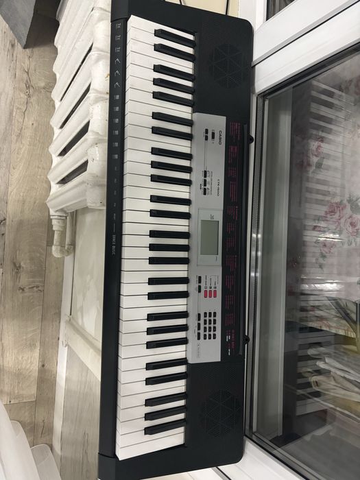 Продам синтезатор