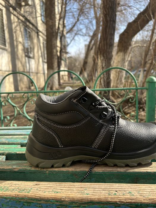Ботинки с железным носком