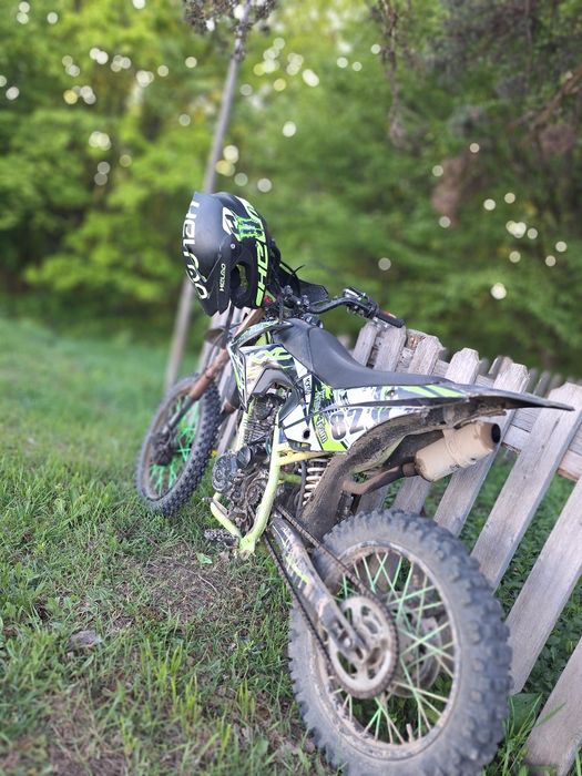 Cross kxd 150cc  merge foarte bine