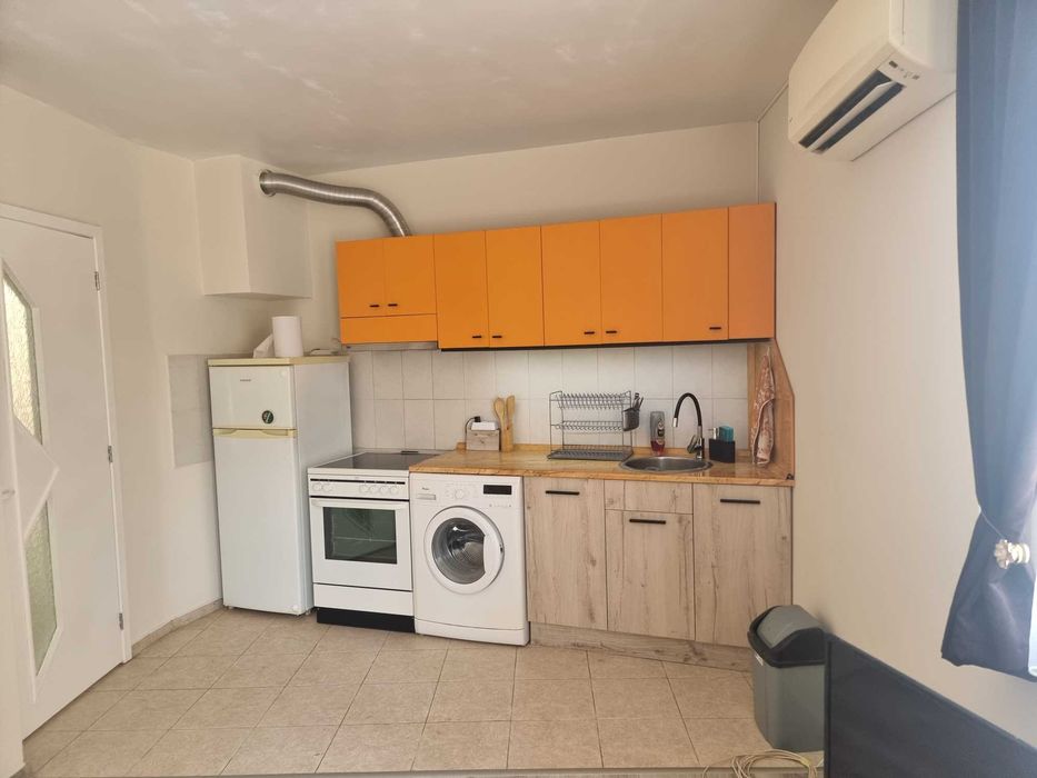 Дава се под наем Тристаен апартамент в Варна, Център - 55 кв.м за 714 € - Снимка #1