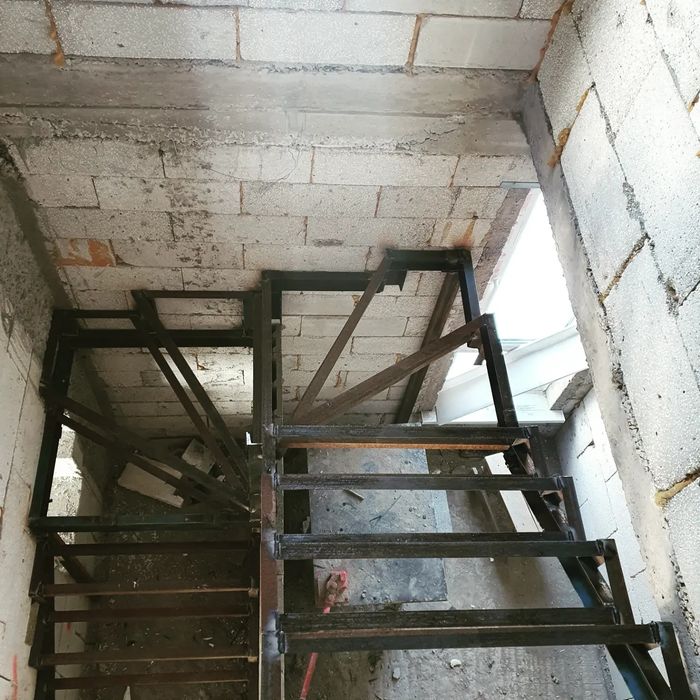 Металлический карсас(лестницы)